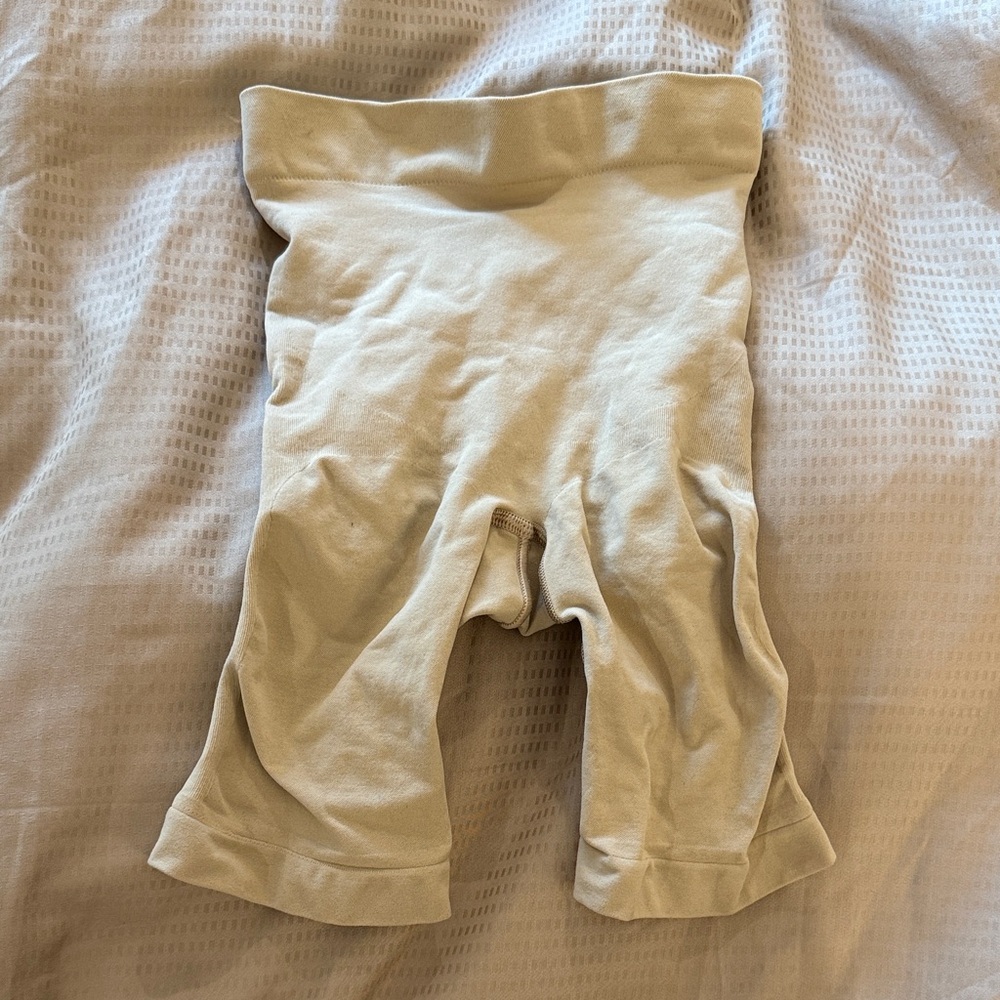 Skims Mid Thigh Support in Clay